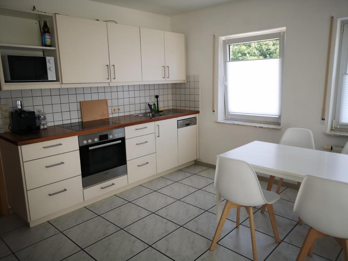 Familien-Ferienwohnung: Messe-Nähe mit Balkon und Parkplatz am Bodensee Meckenbeuren Exterior photo